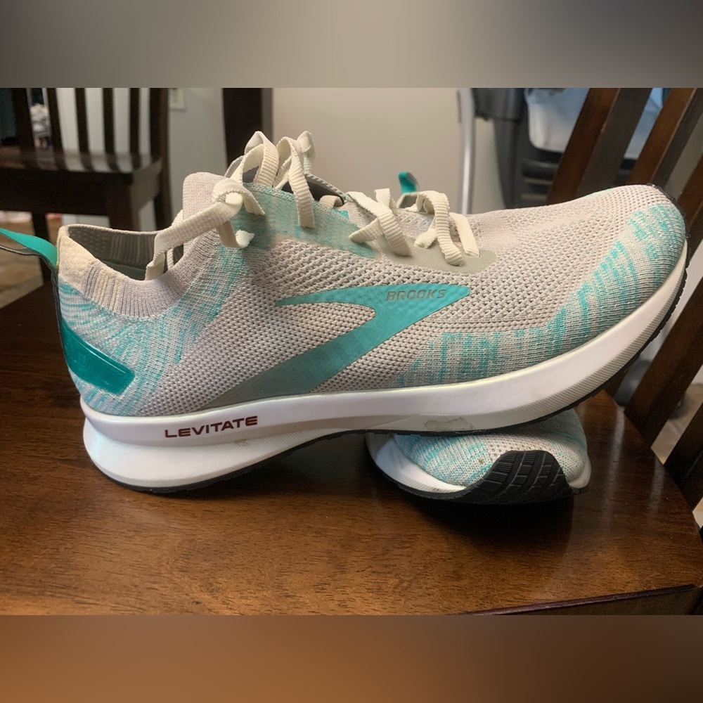 Brooks Levitate 4 Running shoe women’s size 9.5